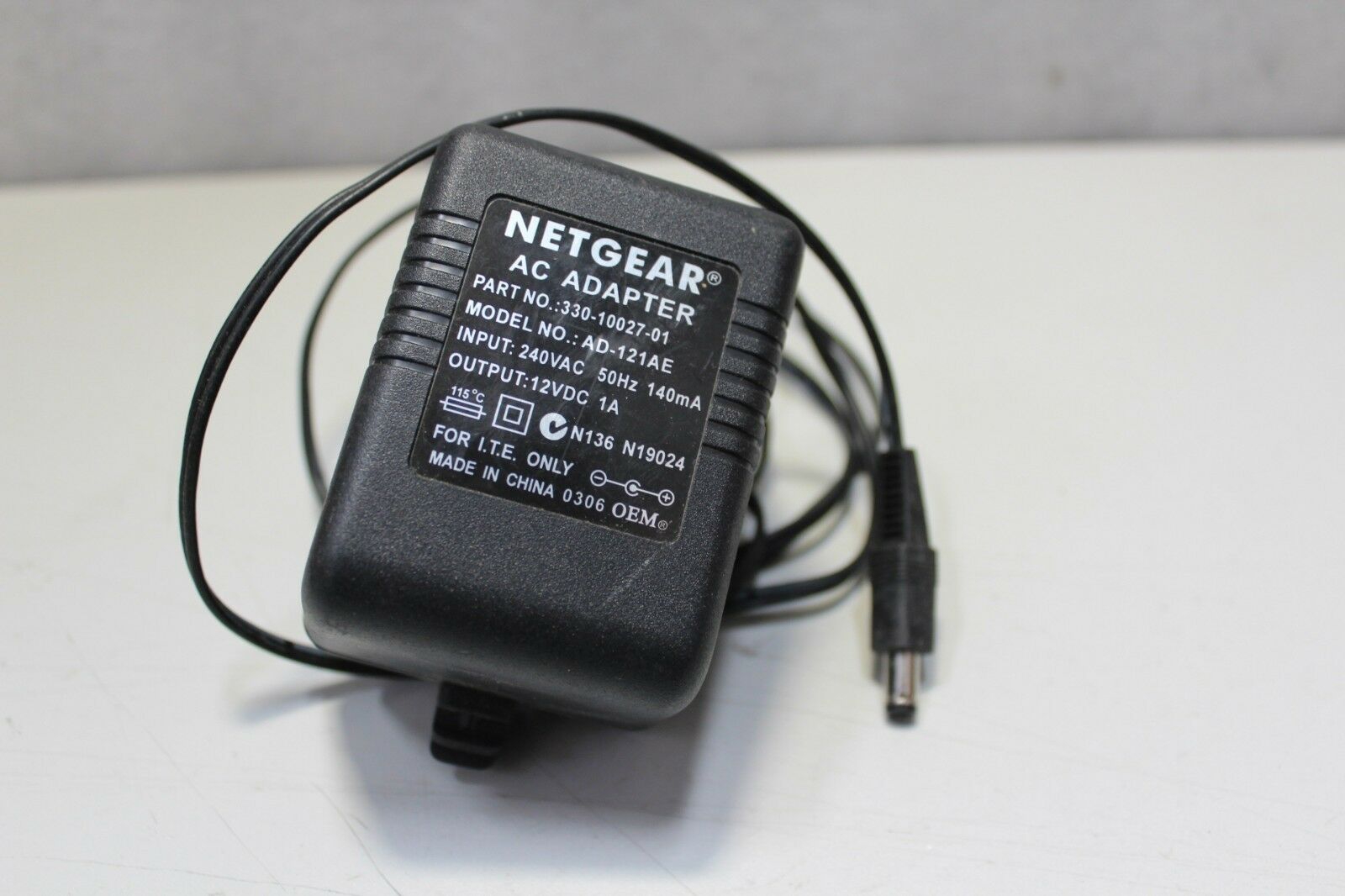 NEW NETGEAR AD-121AE 330-10027-01 12VDC 1A AC Adapter Charger - Click Image to Close